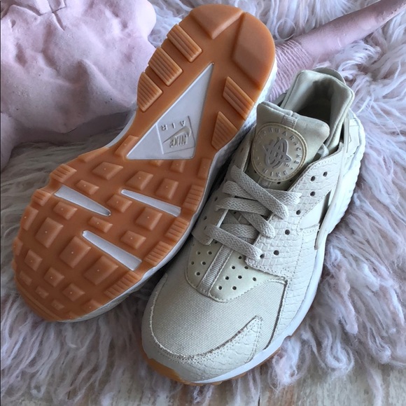 NWT Nike Huarache run Special edition - Picture 8 of 8